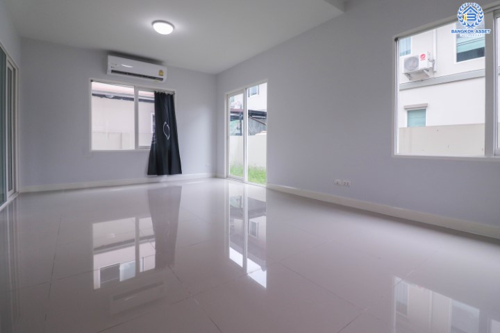 *****บ้านเดี่ยวมือสองนนทบุรี ม.คณาสิริ ชัยพฤกษ์-วงแหวน จากแบรนด์ชื่อดัง Sansiri บ้านสวย ไม่เคยเข้าอยู่ บนเนื้อที่ 50 ตร.ว. มาพร้อมฟังก์ชัน 3 ห้องนอน 2 ห้องน้ำ จอดรถ 2 คัน แถมฟรี ! เครื่องปรับอากาศ 2 เครื่อง เติมเต็มด้วยสิ่งอำนวยความสะดวกครบครัน บนทำเลศักยภาพ ใกล้ถนนกาญจนาภิเษก และ รถไฟฟ้าสถานีคลองบางไผ่